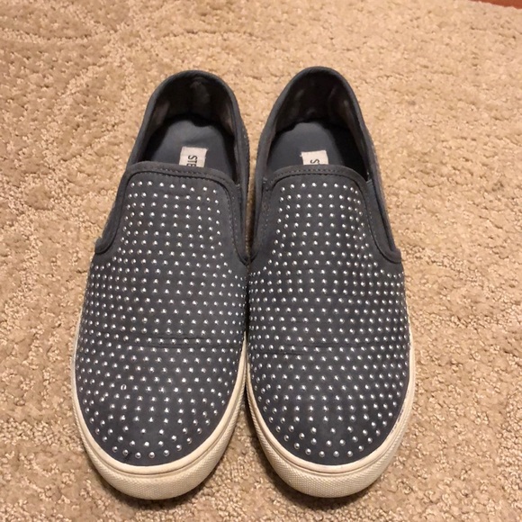 Grey studded Excitt Steve Madden shoes - Picture 3 of 4